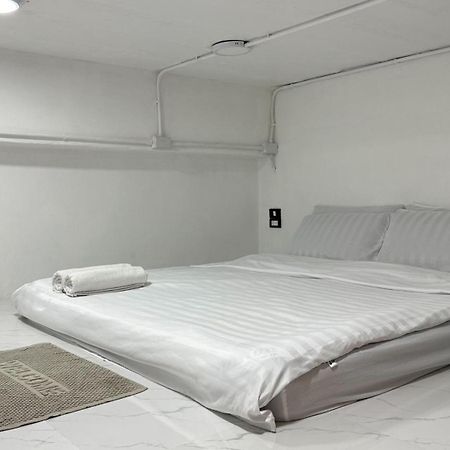 Апартаменты Megun Capsule 150 Cm Бангкок Экстерьер фото
